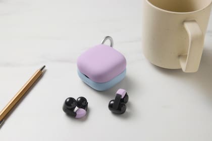 Sony presentó sus auriculares de diseño abierto LinkBuds Clip, con forma de C, que se enganchan al cartílago de la oreja
