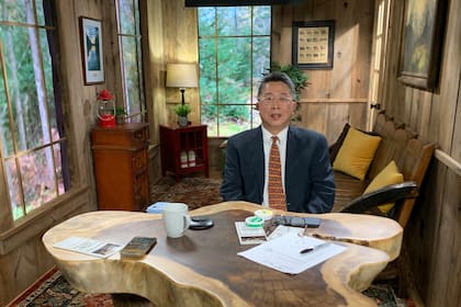 Soon fue riado en un pequeño pueblo de Malasia y formado en los EE.UU.