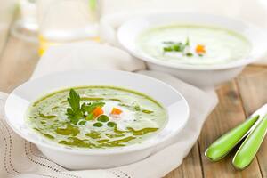 Sopa crema de arvejas partidas y  zanahorias