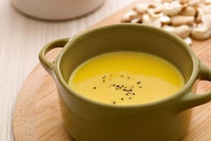 Sopa crema de calabaza y jengibre con castañas de cajú