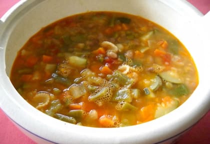 Las sopas de verduras aportan muchos beneficios para el organismo, además de ser antiinflamatorias (Archivo)