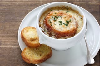 Sopa de cebollas gratinada al estilo francés