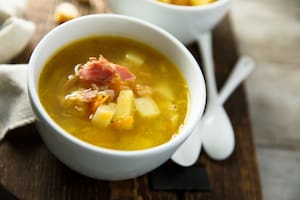 Sopa de papas y batatas con panceta