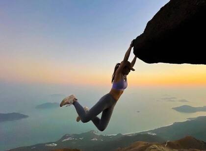 Sophia Chemung solía fotografiarse en lugares riesgosos, principalmente en paisajes de montaña