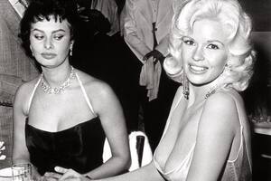 Sophia Loren y Jayne Mansfield en la cena de Paramount.