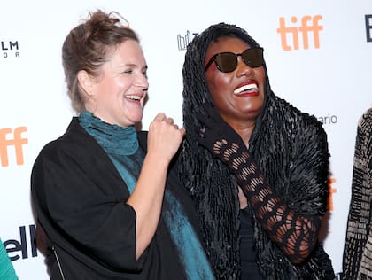 Sophie Fiennes junto a Grace Jones, en la premiere de Grace Jones: Bloodlight And Bami, en el festival de Toronto, en 2017