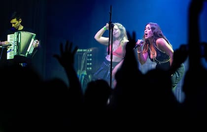 Sophie Oliver en el escenario de Electric Brixton, Londres (Foto: Instagram/@sophieolivers)