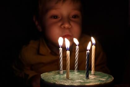 Soplar las velas de una torta de cumpleaños, ¿un hábito del pasado?
