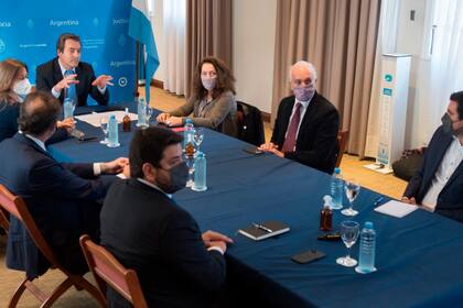 Soria y Mena, en una reunión con la titular de la AFI, Cristina Caamaño y la ministra de Seguridad, Sabina Frederic