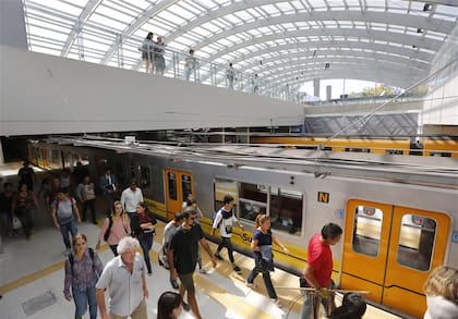 Sorpresa entre los usuarios del tren Roca y el subte C por el nuevo espacio en Constitución