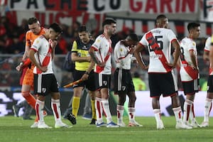 Doble ley del ex y fin de la racha: dolorosa derrota de River ante Huracán en una noche de emociones fuertes