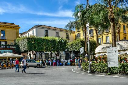 Sorrento quiere multar a cualquiera que camine por la ciudad en bikini o con el torso desnudo con hasta 500 euros