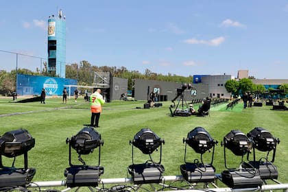 En octubre, el predio de Ezeiza fue especialmente acondicionado para el sorteo de la Copa Liga Profesional. Ahora no habrá ni TV: las dos zonas se sortearán en una "reunión de dirigentes".