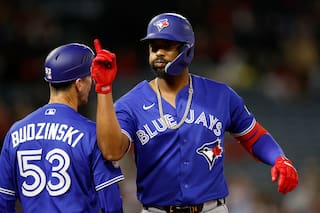 Sosa conecta doble de dos carreras para desempatar y frenar a Angelinos con 4-2 ante Azulejos