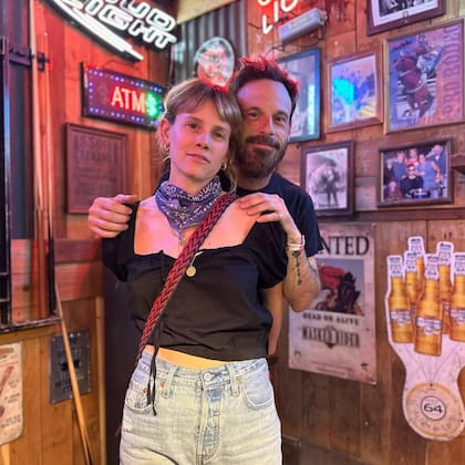 Sosie está en pareja con el actor Scoot McNairy, conocido por las películas Monstruos y Un completo desconocido