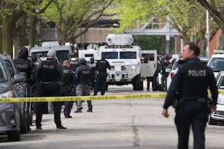 Sospechoso de robo enfrenta cargos de asesinato por matar a policía en hospital de Chicago
