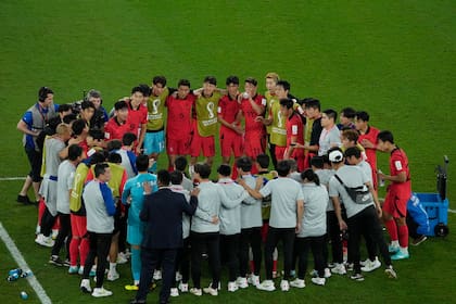 South Korea's team players wait for the result of their group's match between Ghana and Uruguay, after the World Cup group H soccer match between South Korea and Portugal, at the Education City Stadium in Al Rayyan, Qatar, Friday, Dec. 2, 2022. (AP Photo/Darko Bandic)