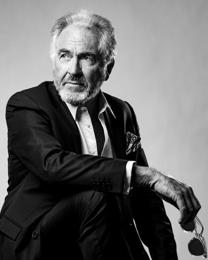 "Soy fiel al adagio que indica que hablando de los demás es como uno habla mejor de sí mismo", dice