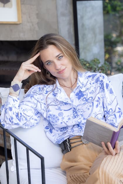 “Soy muy curiosa, todo me llama la atención, entonces, me permito ir mutando", cuenta Emilia, creadora de Mulanas, un universo de relatos de mujeres que marcaron la historia latinoamericana e incluye una sociedad literaria, talleres, charlas en los colegios y un flamante newsletter