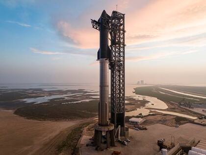 Space X intenta lanzar su nave interplanetaria .