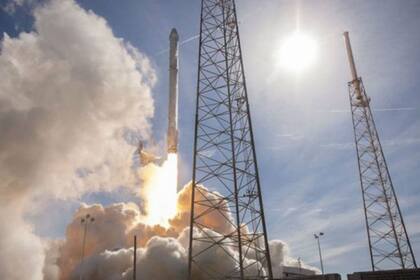 SpaceX se asoció con la NASA para enviar a astronautas al espacio a un costo de casi US$55 millones por boleto.