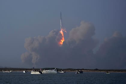 La nave estelar de SpaceX despega de la base estelar de Boca Chica, Texas, el jueves 20 de abril de 2023. 