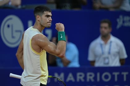 Spain's Carlos Alcaraz celebrates after winning a breaking point against Argentinaís Camilo Carabelli during their ATP 250 Argentina Open second round tennis match in Buenos Aires, on February 15, 2024. (Photo by JUAN MABROMATA / AFP)