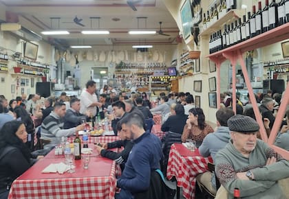 Spiagge di Napoli es tradicionalmente conocido por sus fusilli, pero también sirve caracoles.