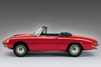 Spider 1600 Duetto 1966, la fama de Hollywood. Dustin Hoffman inmortalizó este bello descapotable que se utilizó en la célebre película El Graduado de 1967