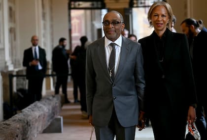 Spike Lee junto a su esposa, Tonya Lewis Lee, formaron parte de la comitiva de actores, actrices, cineastas y guionistas que se encontraron con el pontífice