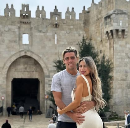 Spinelli con su esposa, Cielo, en Jerusalén