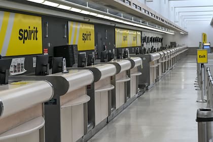 Spirit Airlines despidió a cerca de 17.000 empleados tras declararse en bancarrota e informó que el servicio al cliente quedó cerrado