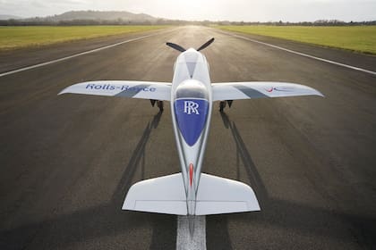 Spirit of Innovation, el avión eléctrico monoplaza de Rolls-Royce, completó su vuelo inicial de 15 minutos