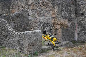 Un perro robótico, nuevo guardián de las ruinas de Pompeya