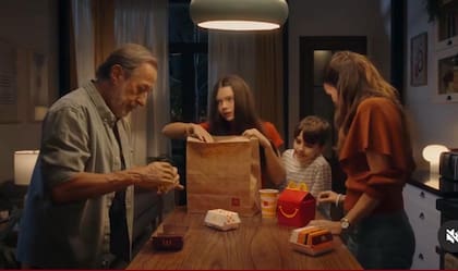 Spot publicitario de McDonald's protagonizado por Guillermo Francella, estrenado en abril de este año, filmado en el comedor de Marisa.