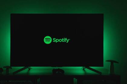 Spotify cobra sus planes en pesos, pero son afectados por percepciones impositivas y la devaluación del dólar oficial