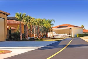 El pueblo de Florida donde casi todos los vecinos tienen un avión