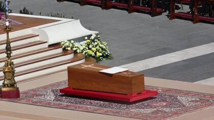 Squires destaca el rol simbólico que desempeñaron las alfombras persas en el funeral del papa Francisco