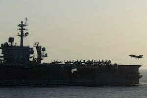 Irán asegura que dos misiles impactaron contra un buque de Estados Unidos en el estrecho de Ormuz