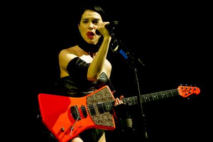 Annie Clark, alias St. VIncent: una mujer eléctrica