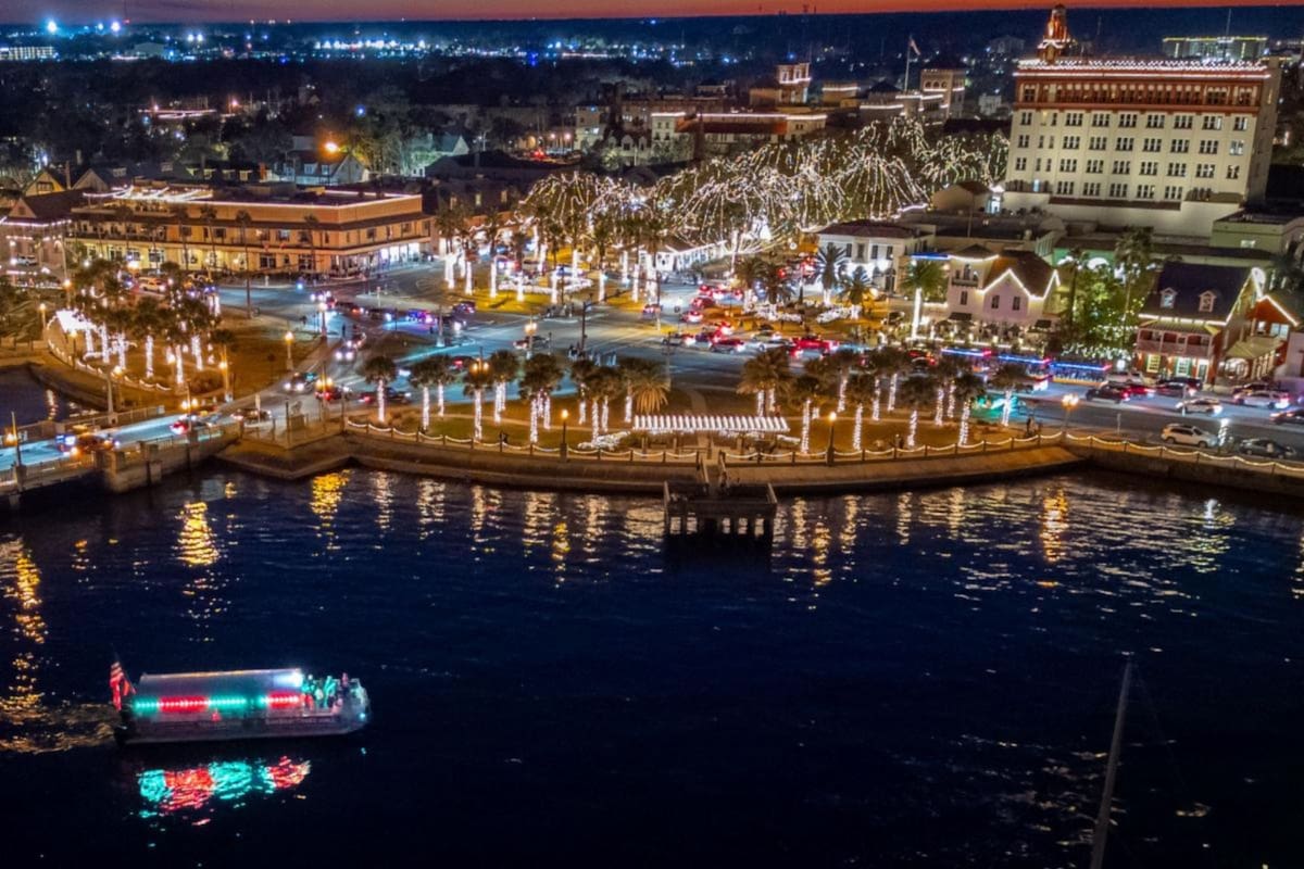 Menos de 5 horas de Miami. é a cidade mais antiga dos EUA com passado espanhol Menos de 5 horas de Miami. é a cidade mais antiga dos EUA com passado espanhol