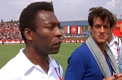 Stallone compartió pantalla con Pelé, el jugador brasileño más importante de la historia (Foto: IMBD)