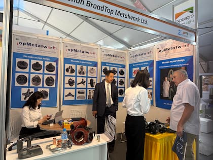 Stand de Top Metalwork, firma de la provincia china de Henan que produce componentes metálicos y repuestos para maquinaria y acoplados agrícolas