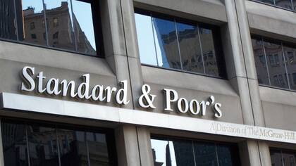 Standar & Poor''s elevó la nota de la Argentina