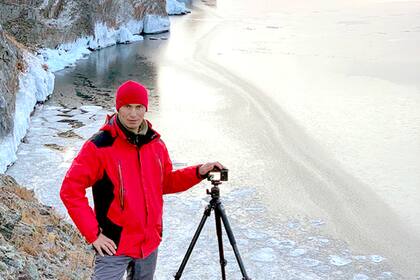 Stanislav Tolstev logró las imágenes en el lago Baikal, ubicado en la región de Siberia en Rusia. El gran depósito natural tiene 1642 metros de profundidad y contiene el 20% del agua dulce de toda la Tierra