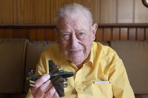 Nació en Banfield, se hizo piloto y combatió a los nazis; murió hoy a poco de cumplir 100 años, esta fue su última nota