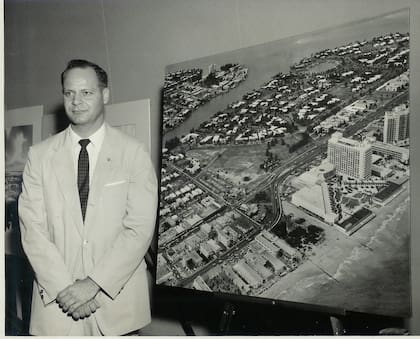 Stanley durante la presentación de su gran proyecto, en la década del 60.