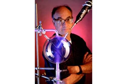 Stanley Miller fotografiado en 1999