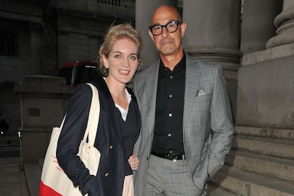 Stanley Tucci y Felicity Blunt