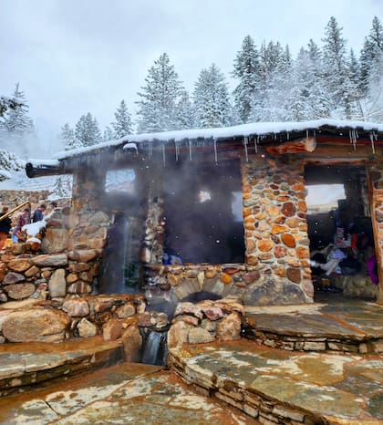 Steamboat Springs cuenta con aguas termales perfectas para una relajación completa (Instagram/@ashleytravelstheworld)